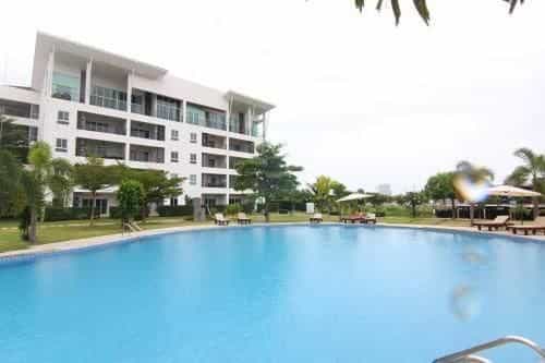 BLUEPORT Behind The Mall Apartment With Oversized Swimming Pool BLUEPORT Behind The Mall Apartment With Oversized Swimming Pool