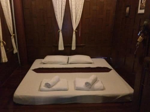 Economy Twin Room with Shared Bathroom