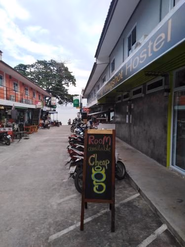 Longshot Hostel3