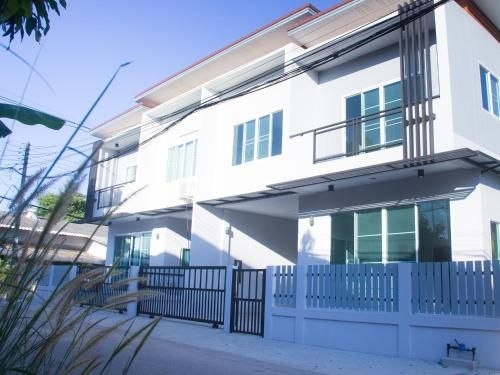 SomJai House0