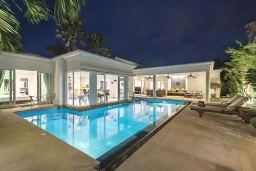 Luxury Pool Villa 52 4BR 8-10 persons0