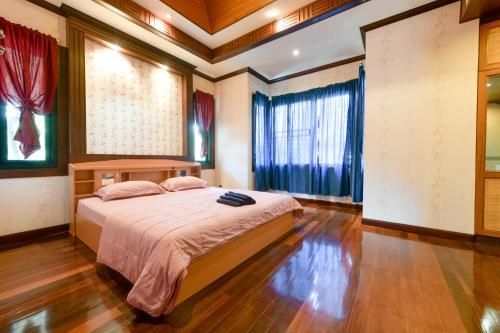 Villa Bliss~5 BR Pool Villa, near Terminal 21 & Hollywood Disco3