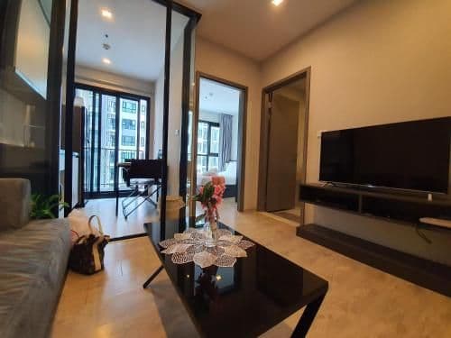 Apartment with Pool View