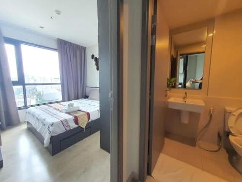 Apartment with Pool View
