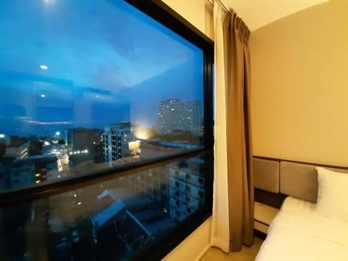 Apartment with Pool View