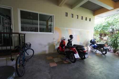 Whole Floor Apartment with Terrace View Whole Floor Apartment with Terrace View