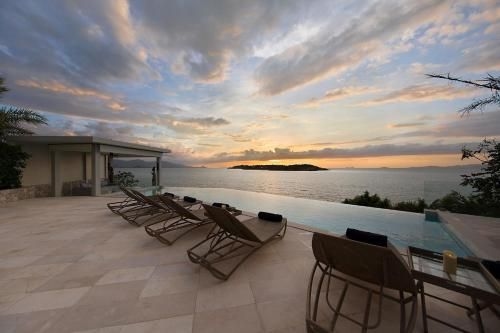 Yo Villa - Barefoot Waterfront Luxury1