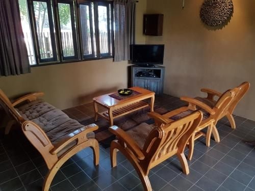 เมลิน่า บีชฟร้อนท์ บังกะโลส์ (Melina's Beach Front Bungalows)4