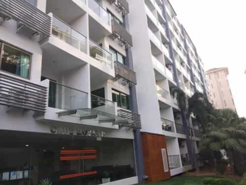 Cozy Luxury room with Private Beach North Pattaya Club Royal Condominium Cozy Luxury room with Private Beach North Pattaya Club Royal Condominium