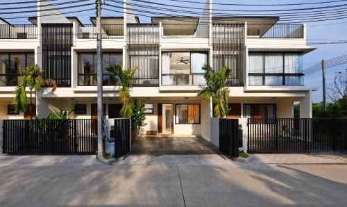Townhouse in Laguna Park by CapitalPro0