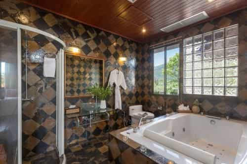 Talay Naiharn Villa - 11 Bedroom Villa, Naiharn, Phuket Talay Naiharn Villa - 11 Bedroom Villa, Naiharn, Phuket