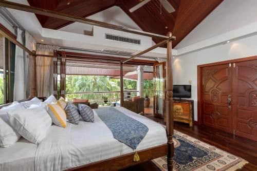 Villa with Garden View