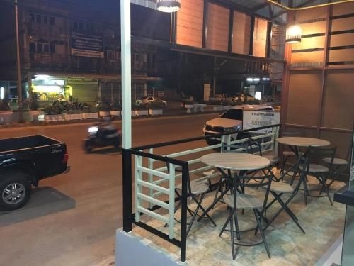 CHECK IN Eatery3
