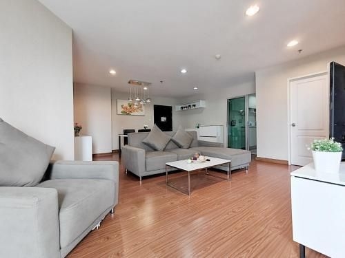 The Easy Stay Pool View 3 BR0