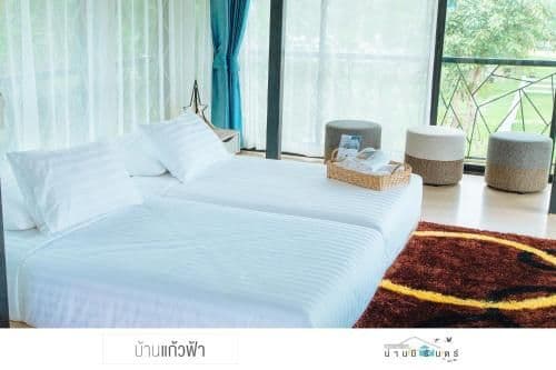 Standard Twin Room with Mountain View