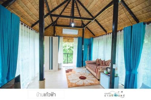 Standard Twin Room with Mountain View