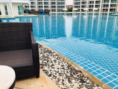 Apartment with Pool View