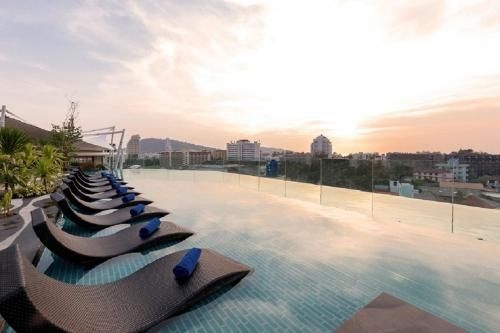 Oakwood Hotel Journeyhub Phuket0