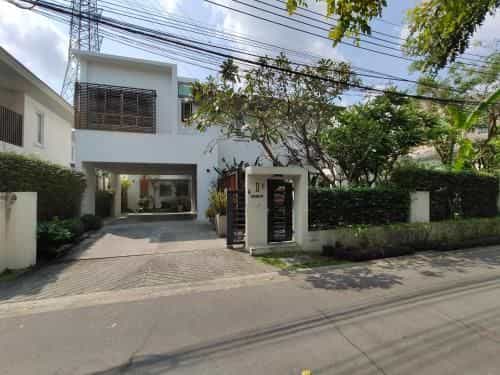 5 rooms villa with private pool 5 rooms villa with private pool