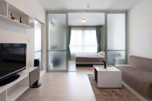 Apartment with Pool View