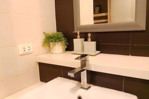 Penthouse 2 bedrooms 180 Lake view near Donmuang Airport IMPACT Arena Hall1