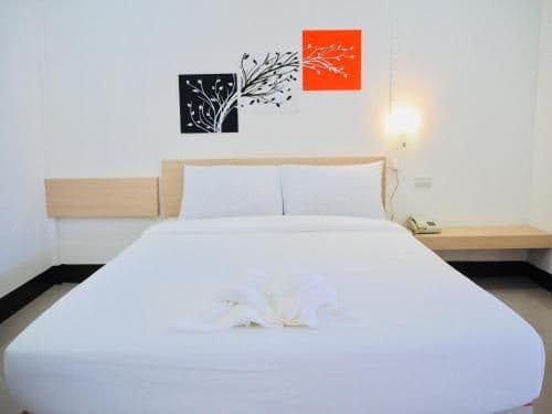 Standard Queen Room