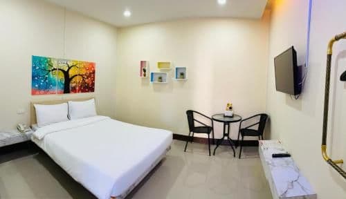 Standard Queen Room