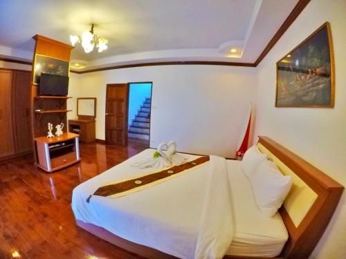 Sairung Villa 7 Bedroom in Patong Beach2