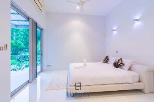 Modern 4-Bedroom Pool Villa Close to Town M88 Modern 4-Bedroom Pool Villa Close to Town M88