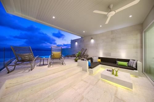 Beachside VILLA AVA at Sunset Cove Beach with Amazing Sea Views1
