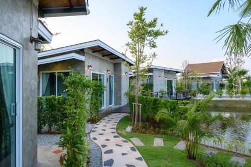 Loftpical Resort0
