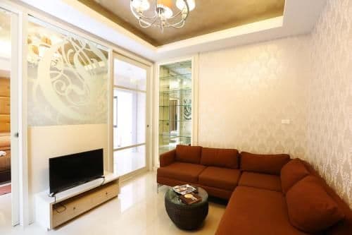 Apartment with Mountain View