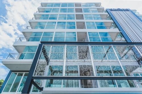 Condo in Kata in Ozone A6193