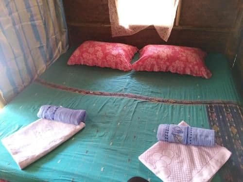 Floating Bungalow with Fan-Share Bathroom