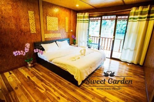 Deluxe Room (2 Adults + 1 Child)