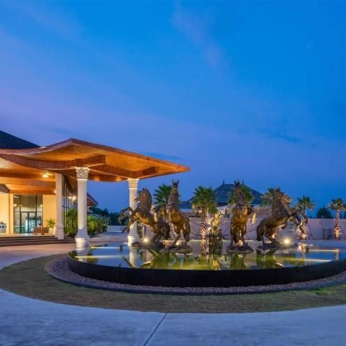 โกลด์ ชาเรียต พูลวิลล่า ภูเก็ต (Gold Chariot Pool Villa Phuket)0
