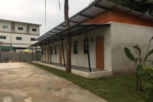 OYO 894 Pakdee Resort2 near Korat Memorial Hospital4