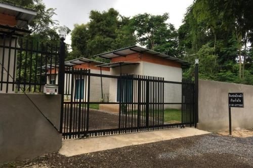 OYO 894 Pakdee Resort2 near Korat Memorial Hospital3