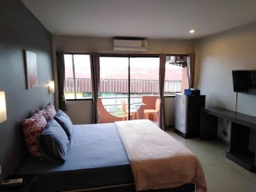 Deluxe Room (2 Adults + 1 Child)
