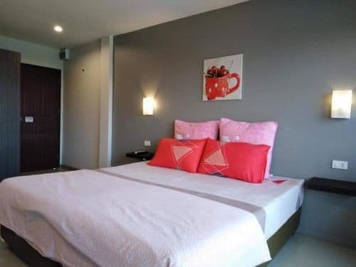 Deluxe Room (2 Adults + 1 Child)