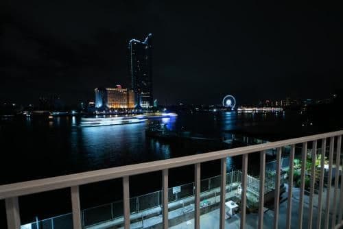 Executive River Front with Bathtub