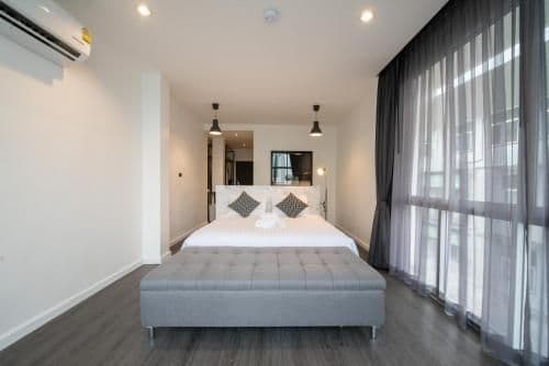 Executive Corner River Front With Bathtub