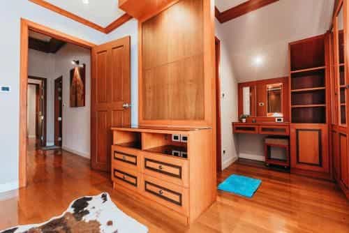 嗨翻泰 42 Pattaya City Luxury Pool BBQ 4 bedroom villa 嗨翻泰 42 Pattaya City Luxury Pool BBQ 4 bedroom villa