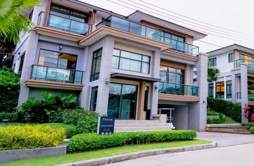 3BR Luxury Villa Pool And Gym Free Pickup Airport0
