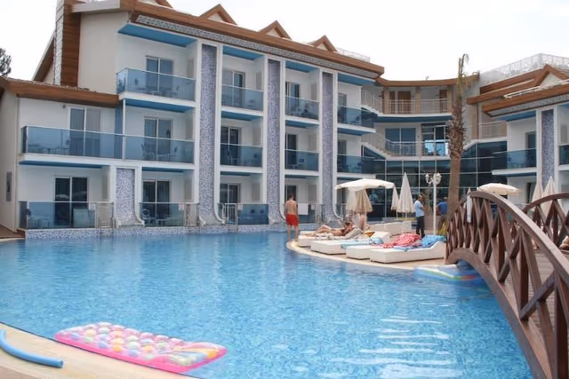DOUBLE POOL VIEW