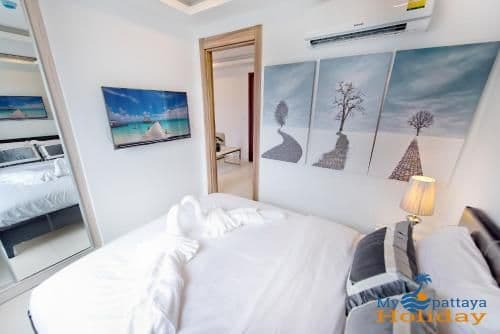 One-Bedroom Apartment with Balcony and Pool View