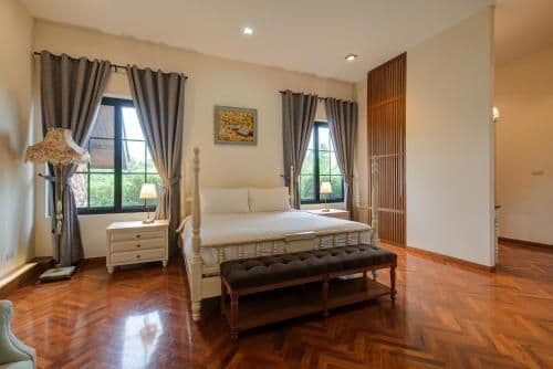 Three-Bedroom French House with English Garden