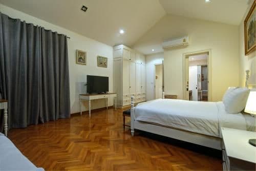 Three-Bedroom French House with English Garden