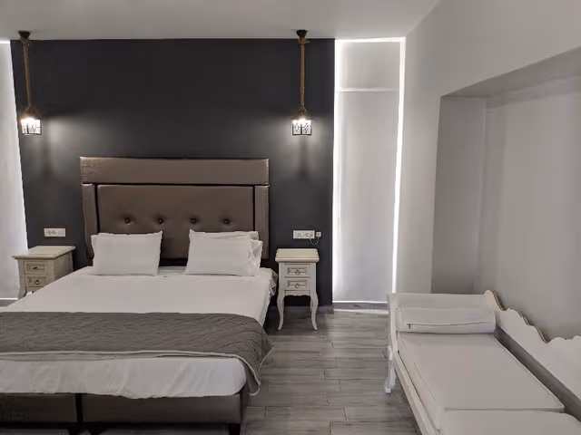 SUITE WITH JACUZZI