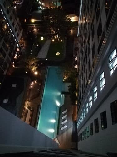 Apartment with Pool View